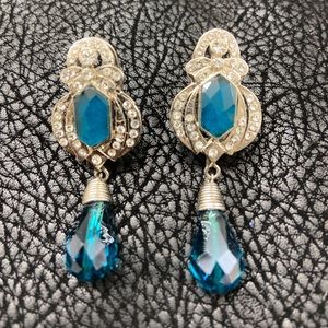 beautiful party wear earring.color terqaise.